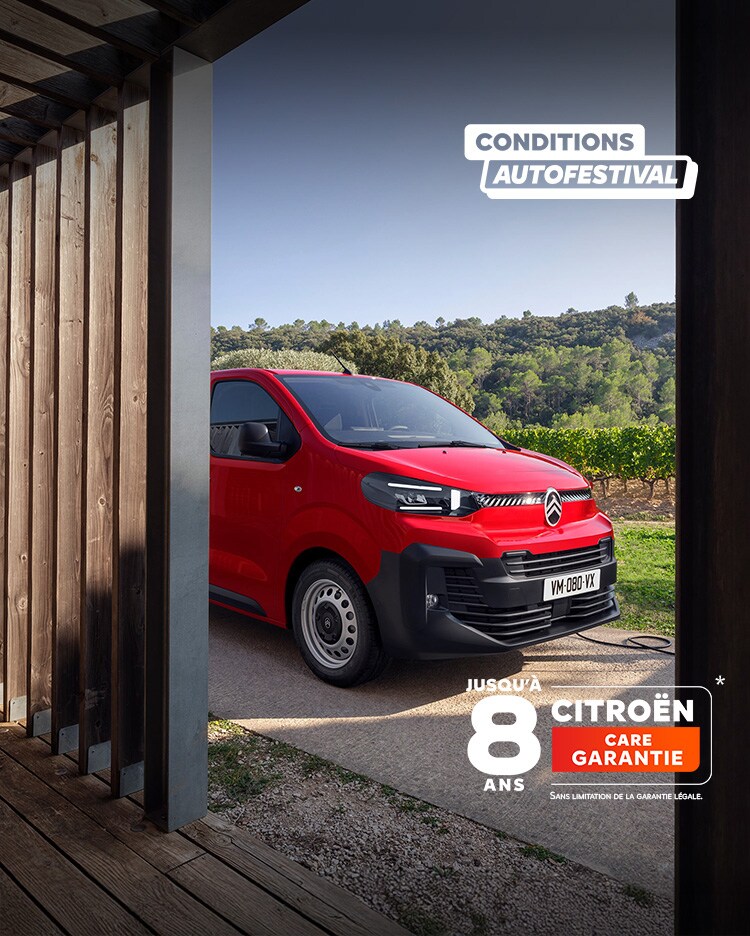 Red new ë-Jumpy riding in town