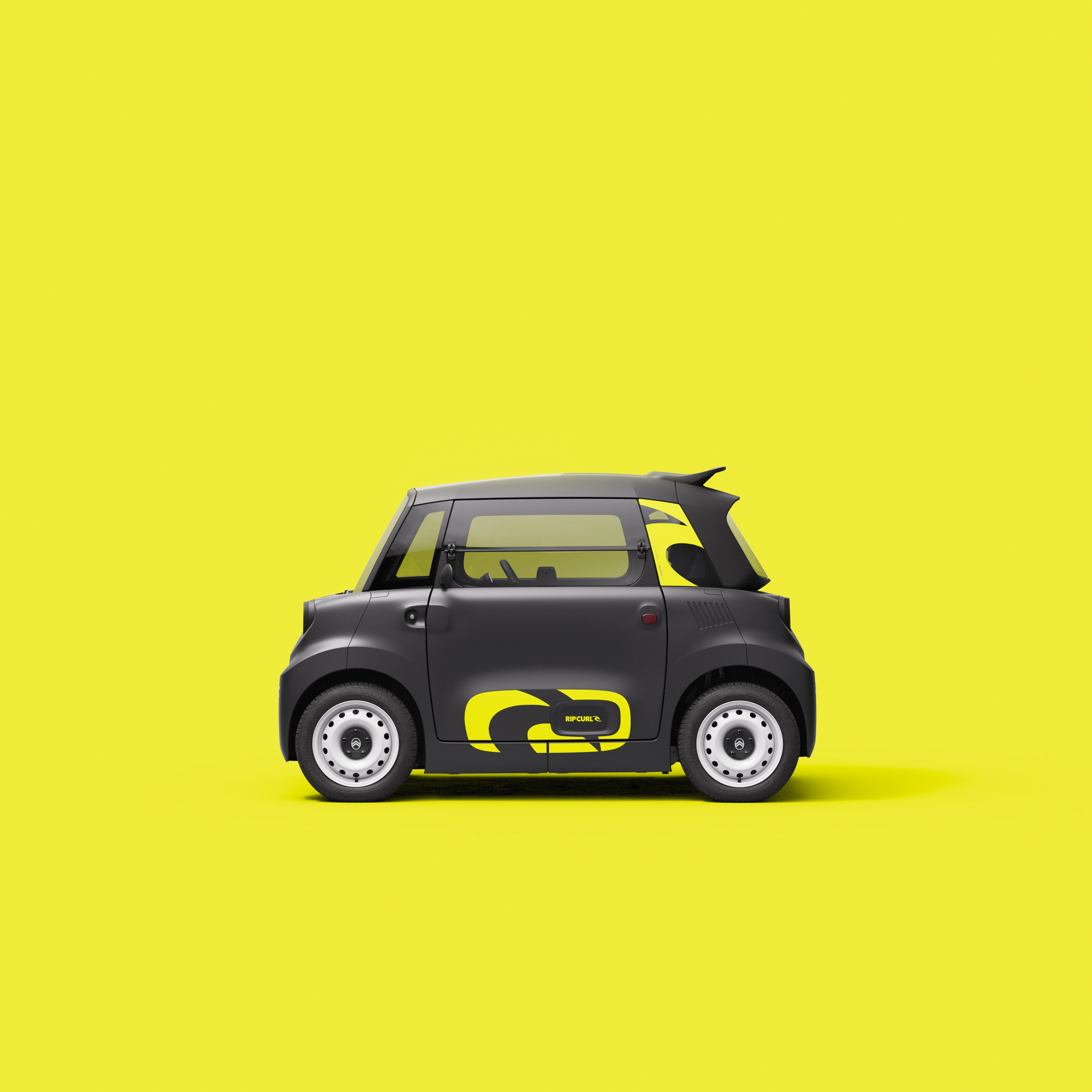 Vue de profil de la Citroën Ami x Rip Curl électrique sans permis, Citroën Ami compacte pour une mobilité électrique urbaine