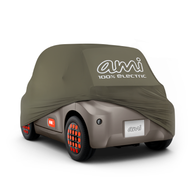 Vue arrière en biais de Citroën Ami sous une housse, présentant une protection sûre et durable pour un stationnement électrique innovant.