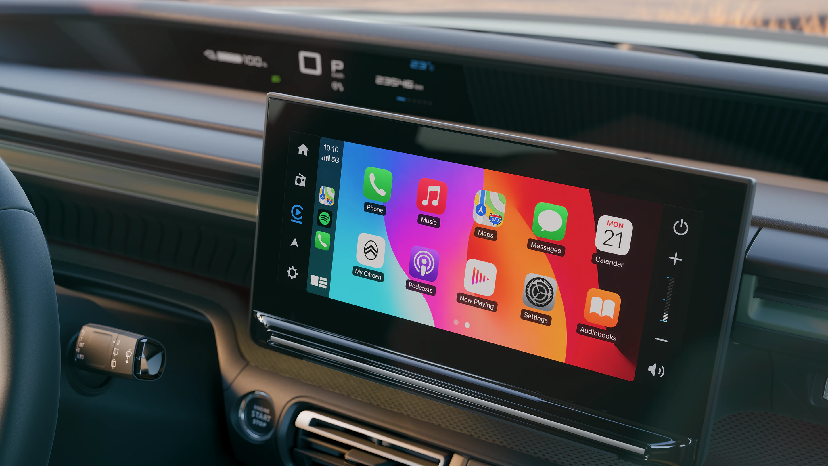 Gros plan sur le tableau de bord de Citroën C3 Aircross, présentant l’écran tactile d’infodivertissement, Apple CarPlay et la connectivité d’un SUV familial