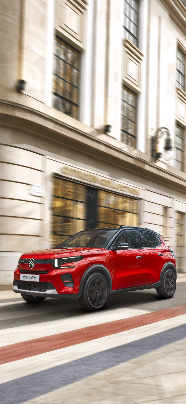 Vue trois-quarts avant statique en conduite du SUV compact Citroën C3 présentant un design moderne pour une mobilité quotidienne confiante, efficace et abordable.
