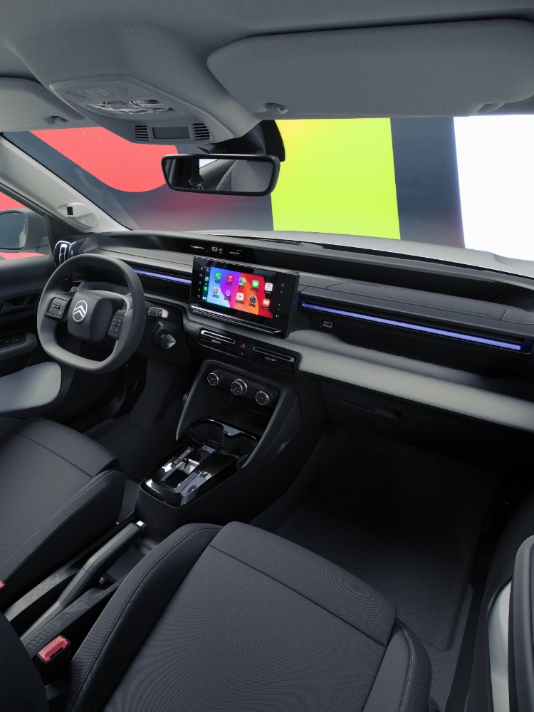 Vue de l’habitacle de la Citroën ë‑C3 TONIC édition limitée, avec écran tactile 10 pouces et planche de bord épurée, une expérience électrique connectée.