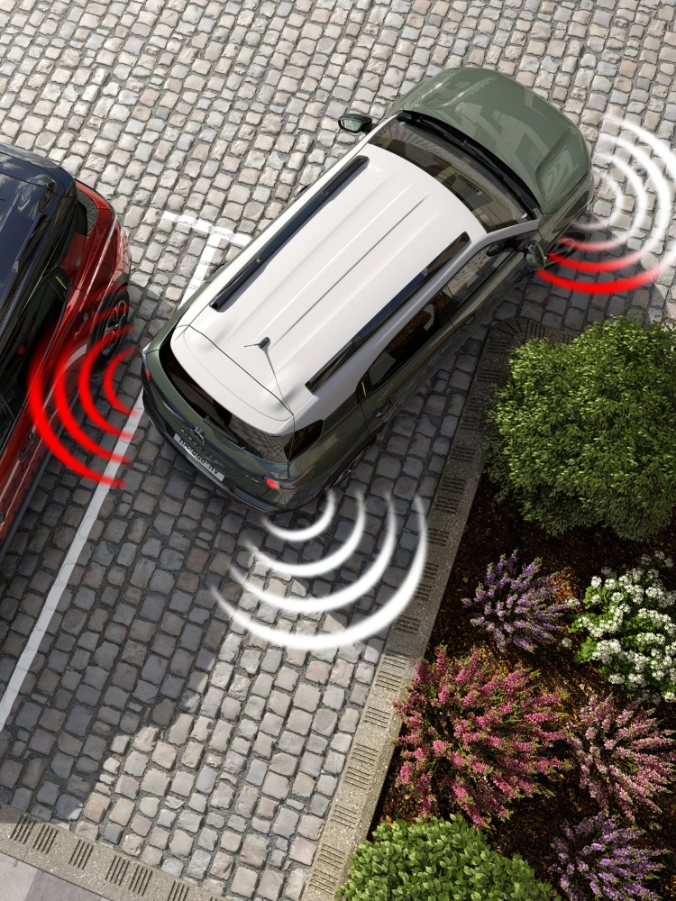 Vue de parking vue de dessus du SUV Citroën C3 Aircross illustrant la détection d’obstacles pour des manœuvres quotidiennes plus sûres, plus faciles et abordables.