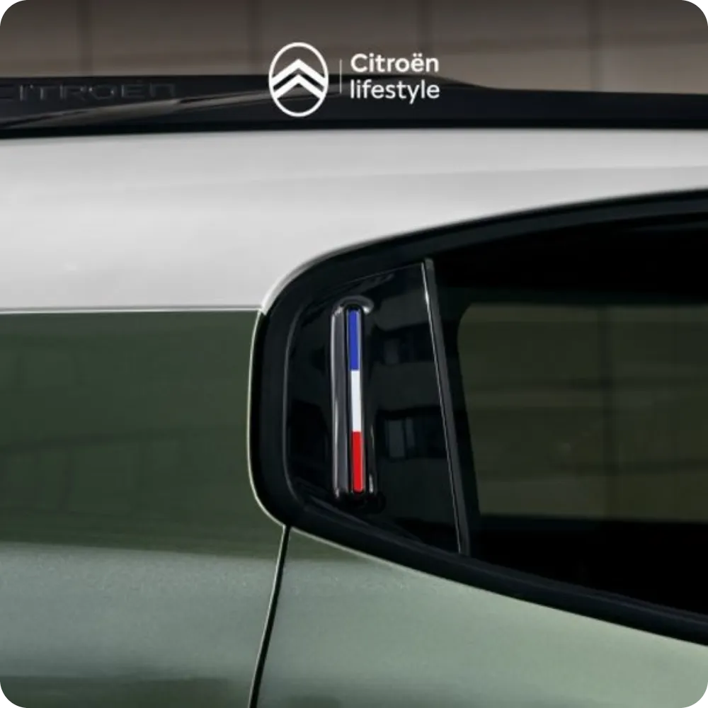Vue extérieure rapprochée de la Citroën C3 Aircross Color Clips mettant en valeur des accents personnalisables pour un design élégant, expressif et abordable.