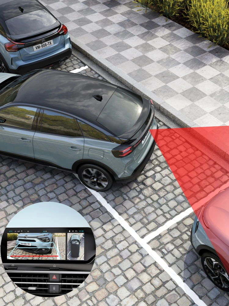 Vue arrière ë-C4 mettant en valeur un appareil photo à 180°, visibilité nette, sécurité et technologie pour une expérience de marche arrière premium et confiante