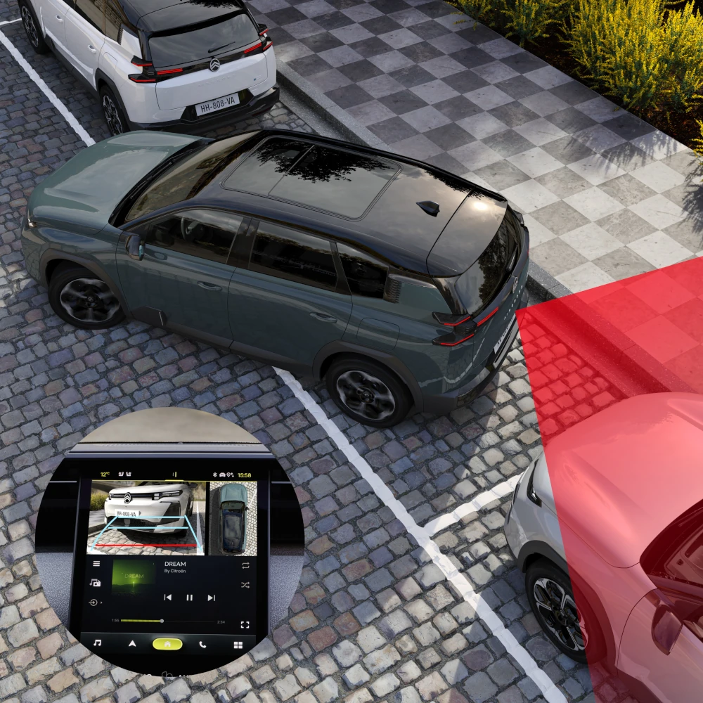 C5 Aircross à vue arrière à trois quarts avec caméra arrière à 180° améliorant la visibilité, la sécurité, la technologie et la confiance du stationnement