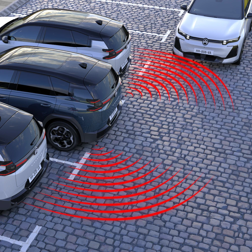 C5 Aircross à vue arrière avec alerte de circulation transversale arrière améliorant la visibilité, la sécurité, la technologie et l’assistance premium au recul