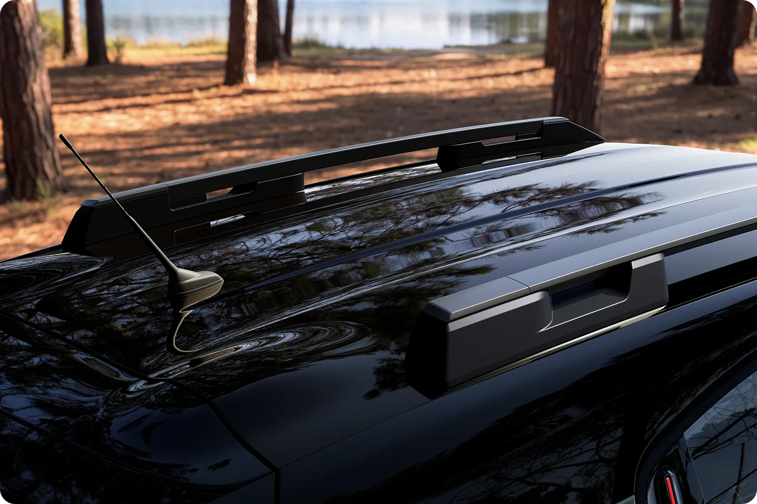 Gros plan sur les barres de toit de Citroën C3 Outdoor, au design compact, électrique et accessible, avec un support de chargement innovant pour les sorties en plein air